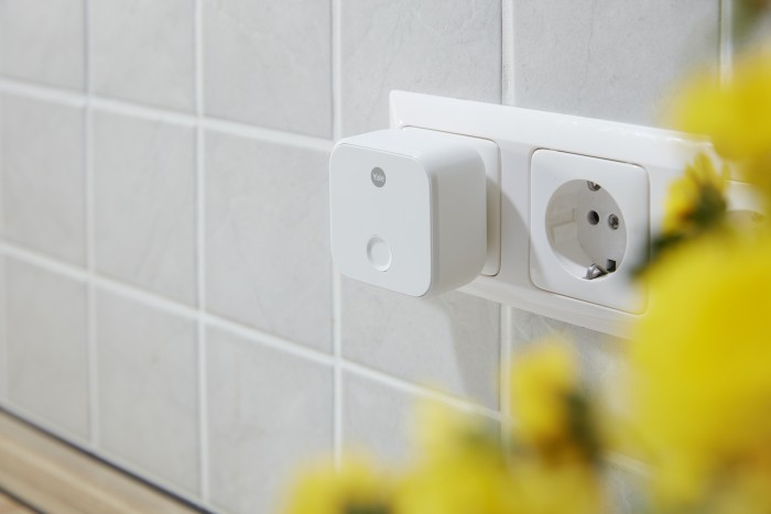 WLAN-Bridge für smartes Türschloss Linus (Bild: Yale)